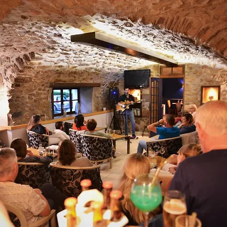 Ξενοδοχείο Logis Restaurant Le Chene Rocher