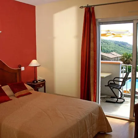 Logis Restaurant Le Chene 3* Rocher