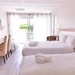 Отель Logis Restaurant Le Chene Rocher