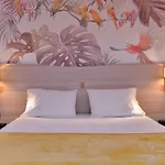 Logis Restaurant Le Chene Отель Rocher