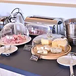 Logis Restaurant Le Chene Rocher