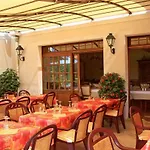 Отель Logis Restaurant Le Chene 3*