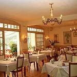Logis Restaurant Le Chene 3* Rocher
