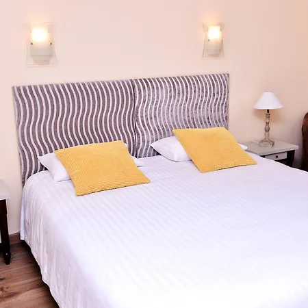 Hotel Logis Restaurant Le Chene