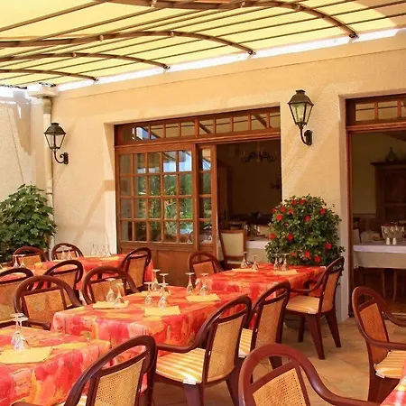 Hotel Logis Restaurant Le Chene 3*