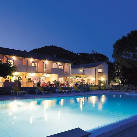 Logis Restaurant Le Chene Rocher