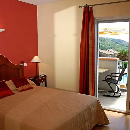 Logis Restaurant Le Chene Rocher