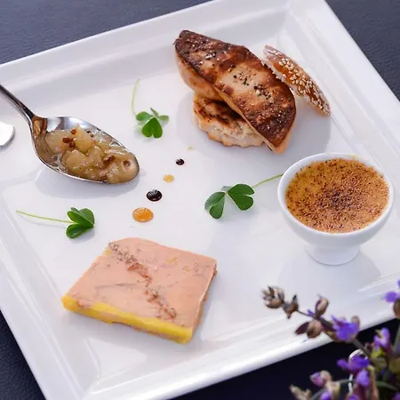 Hotel Logis Restaurant Le Chene 3*