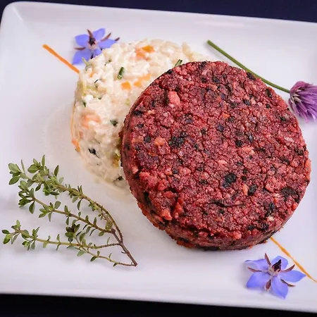 Logis Restaurant Le Chene Rocher