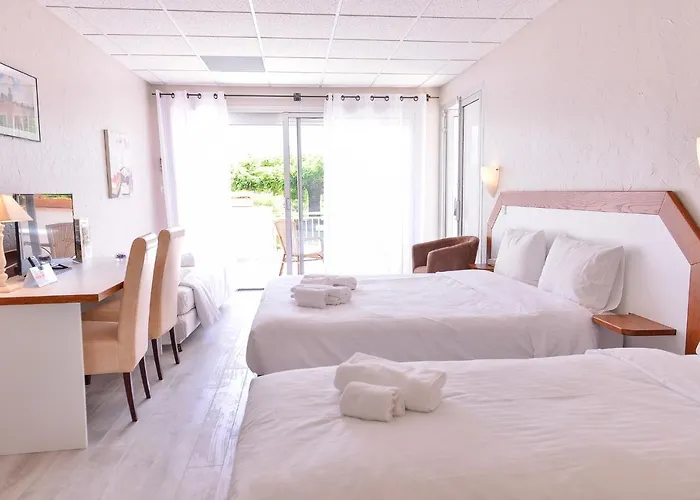 Hotel Logis Restaurant Le Chene Rocher
