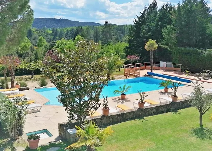 Hotel Logis Restaurant Le Chene 3*