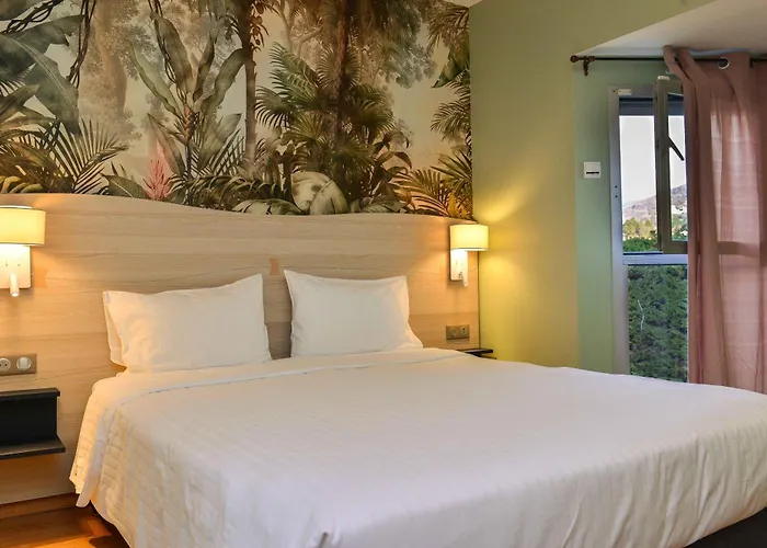 Hotel Logis Restaurant Le Chene
