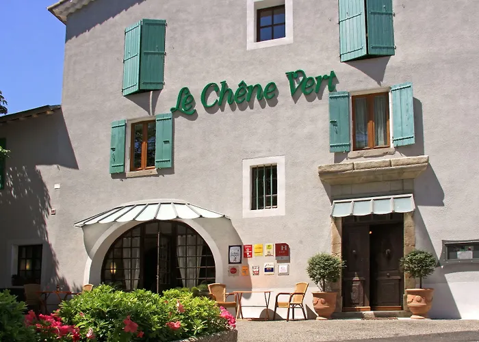 Hotel Logis Restaurant Le Chene