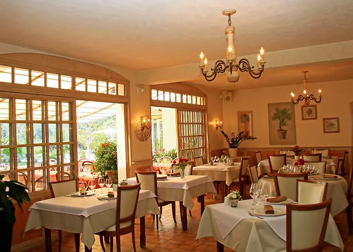 Hotel Logis Restaurant Le Chene 3*