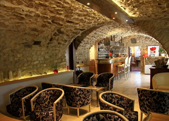 Hotel Logis Restaurant Le Chene 3*
