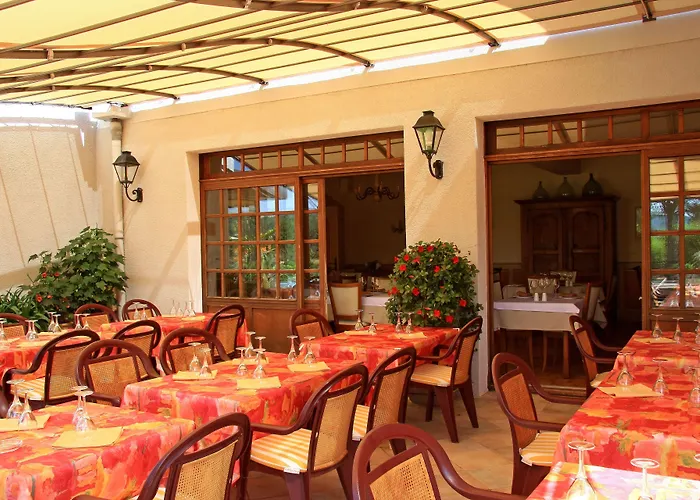 Logis Restaurant Le Chene Hotel 3*