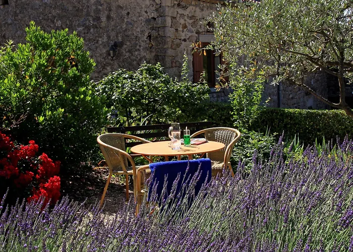 Hotel Logis Restaurant Le Chene 3*