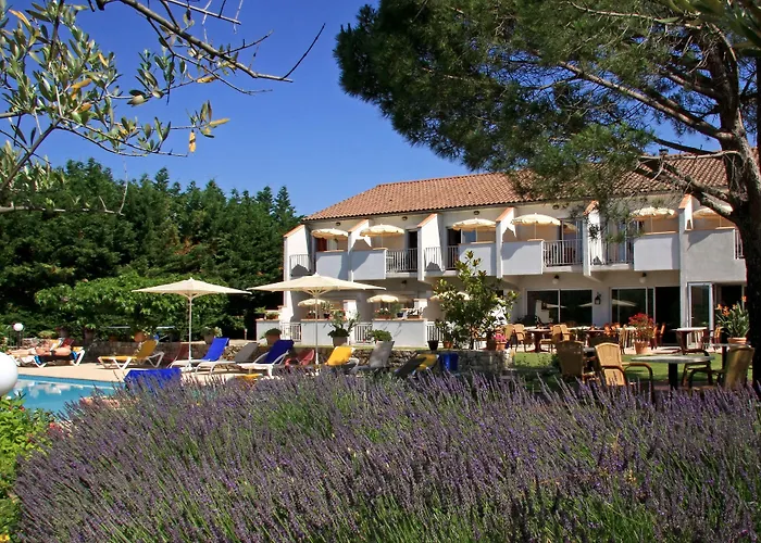 Logis Restaurant Le Chene Rocher