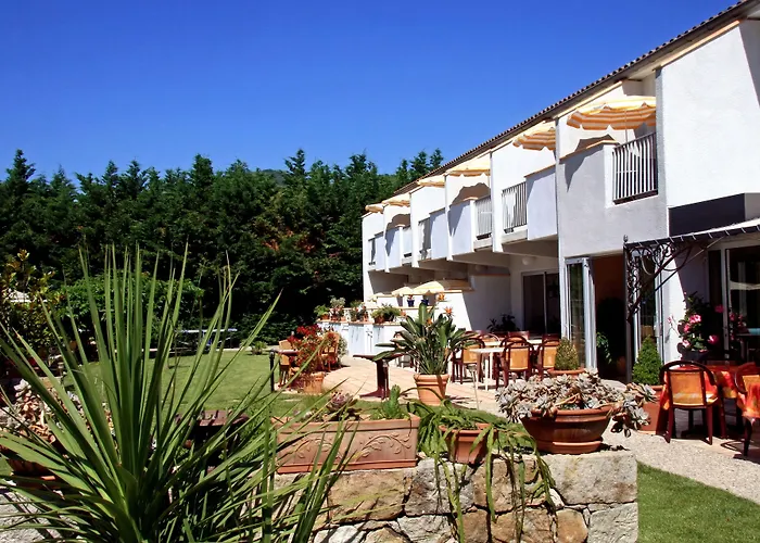 Logis Restaurant Le Chene Hotel Rocher