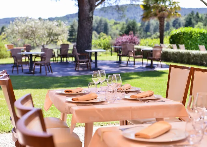 Hotel Logis Restaurant Le Chene 3*