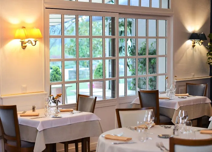 Hotel Logis Restaurant Le Chene