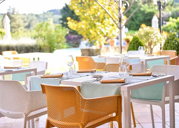 Logis Restaurant Le Chene 3* Rocher