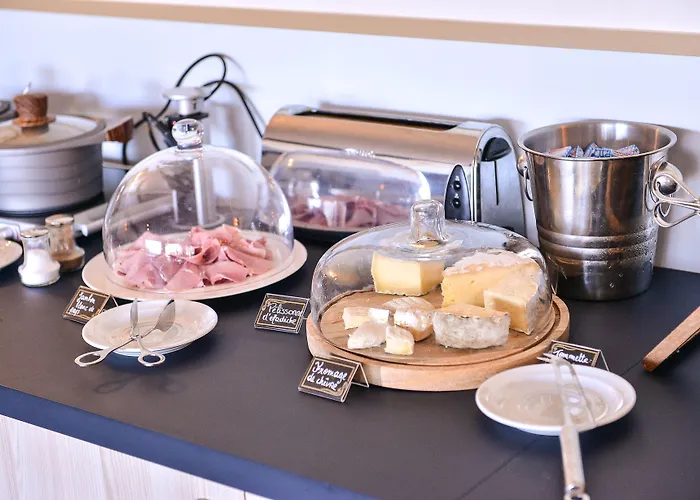 Logis Restaurant Le Chene Rocher