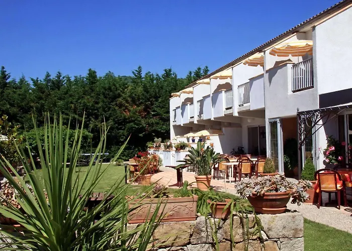 Logis Restaurant Le Chene Hotel Rocher