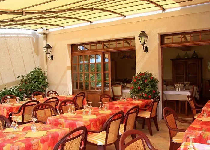 Hotel Logis Restaurant Le Chene 3*