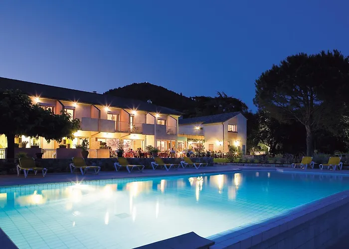 Logis Restaurant Le Chene Rocher