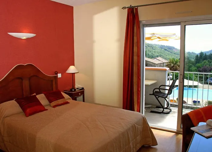 Logis Restaurant Le Chene Rocher