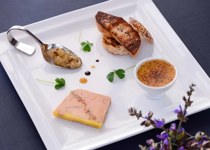 Hotel Logis Restaurant Le Chene 3*