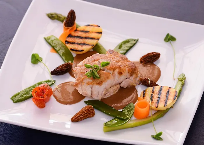 Logis Restaurant Le Chene Rocher